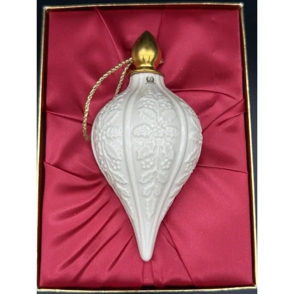 1983 Lenox China Christmas Ornament Limited Edition 24k gold porcelain embossed - Picture 4 of 7